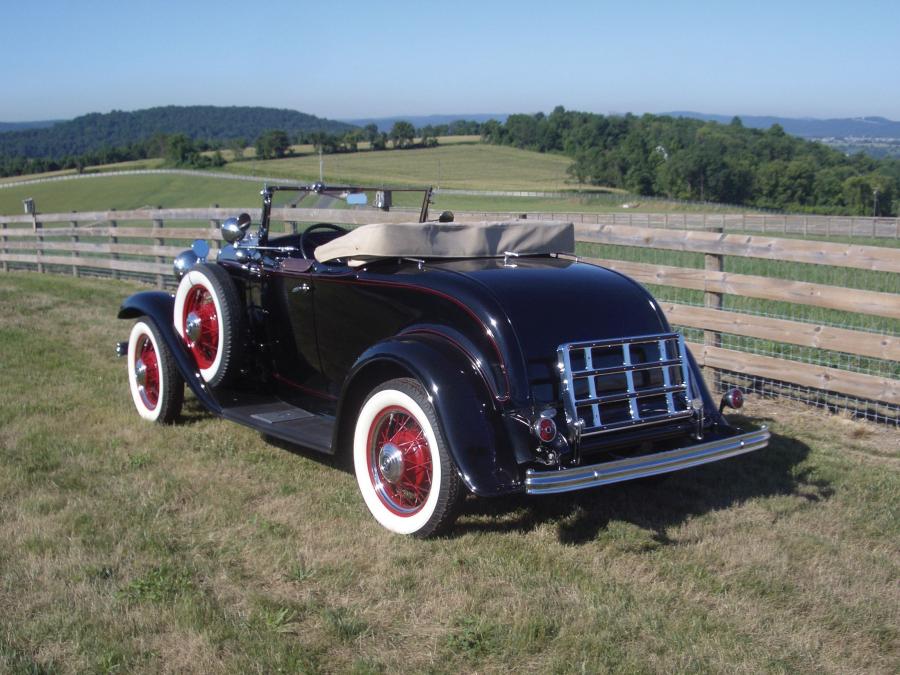  Ford V8 Model 18 DeLuxe Roadster 1932 года  (фото 2 из 6)